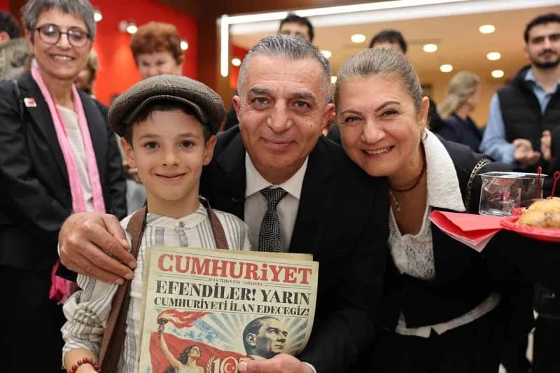 Manisa’da Şehzadeler Belediyesi ve Şehzadeler Kent Konseyi iş birliğiyle düzenlenen Cumhuriyet Balos