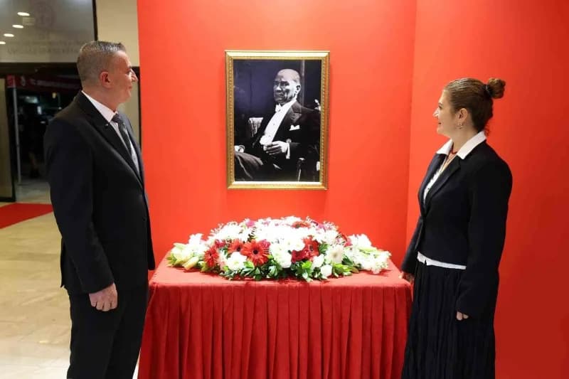 Manisa’da Şehzadeler Belediyesi ve Şehzadeler Kent Konseyi iş birliğiyle düzenlenen Cumhuriyet Balos