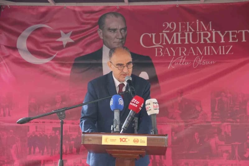 Manisa Valisi Vahdettin Özkan, törende yaptığı konuşmada Cumhuriyet’in Türk milletinin bağımsızlığın