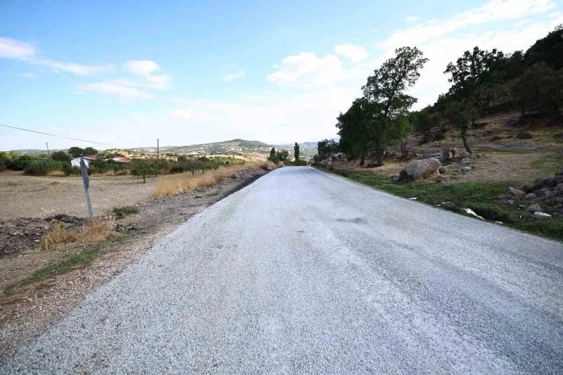 Manisa Büyükşehir Belediye Başkanı Besim Dutlulu, Demirci’de 12 mahalleyi birbirine bağlayan 46 kilometrelik Karadaş yol