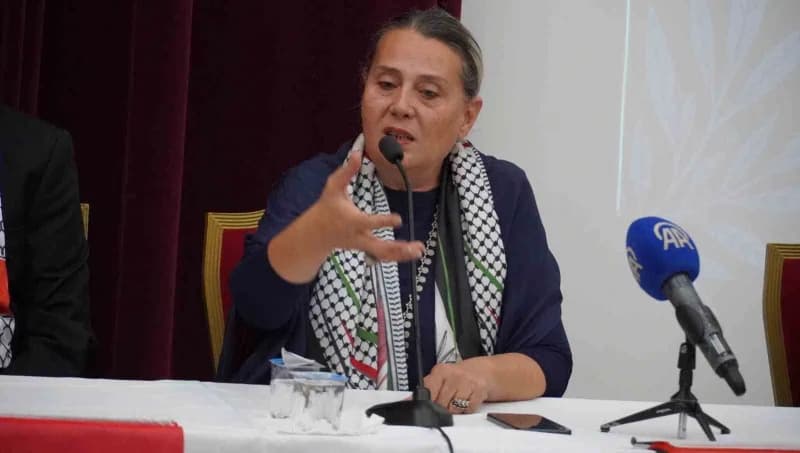 Manisa Celal Bayar Üniversitesi Süleyman Demirel Kültür Merkezi’nde düzenlenen Tek Bir Vicdan panelinden bir görünüm