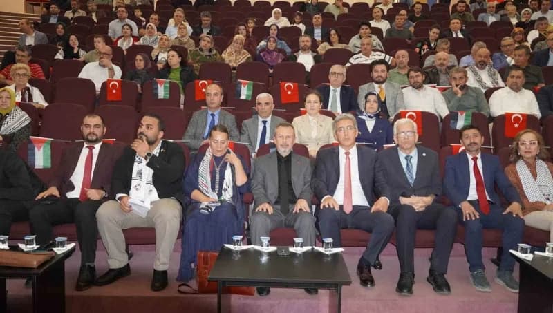 Türkiye’nin 7 bölgesindeki 9 ilde eş zamanlı düzenlenen "7 Bölge 9 Durak Tek Bir Vicdan" paneli, Manisa Celal Bayar Üniv