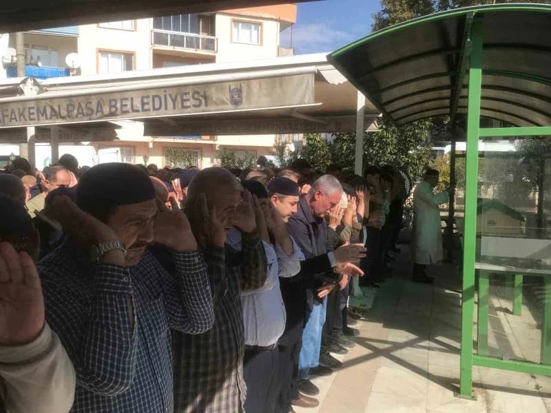 Kazada hayatını kaybeden 10 kişi Bursa'da toprağa verildi