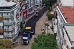 Manisa Muradiye Mahallesi’nde devam eden sıcak asfalt çalışması ve altyapı yatırımları