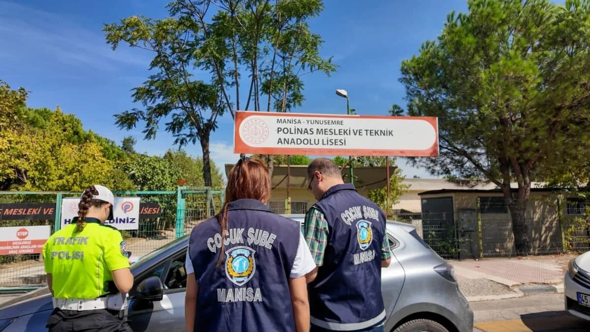 Manisa’da Öğrencilerin güvenli bir ortamda eğitim görmesi amacıyla Emniyet ve Jandarma ekipleri, 14