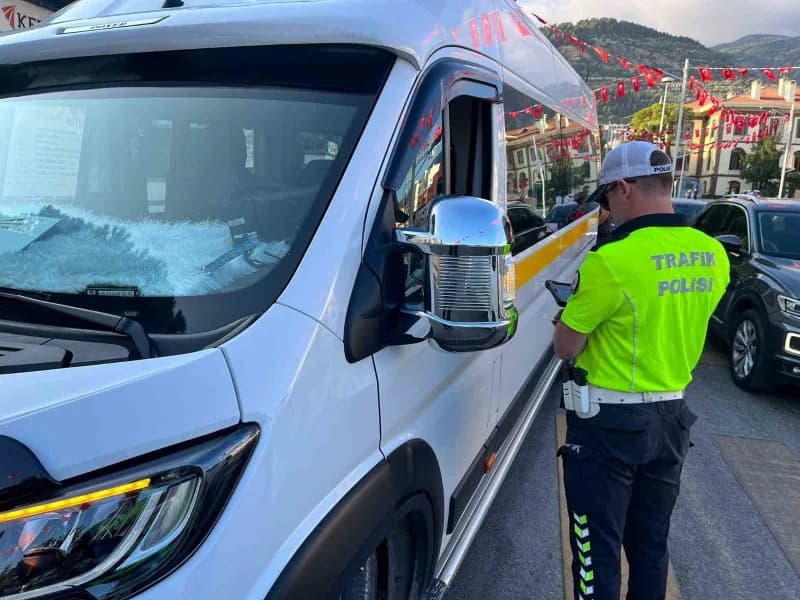 Manisa’da Öğrencilerin güvenli bir ortamda eğitim görmesi amacıyla Emniyet ve Jandarma ekipleri, 14