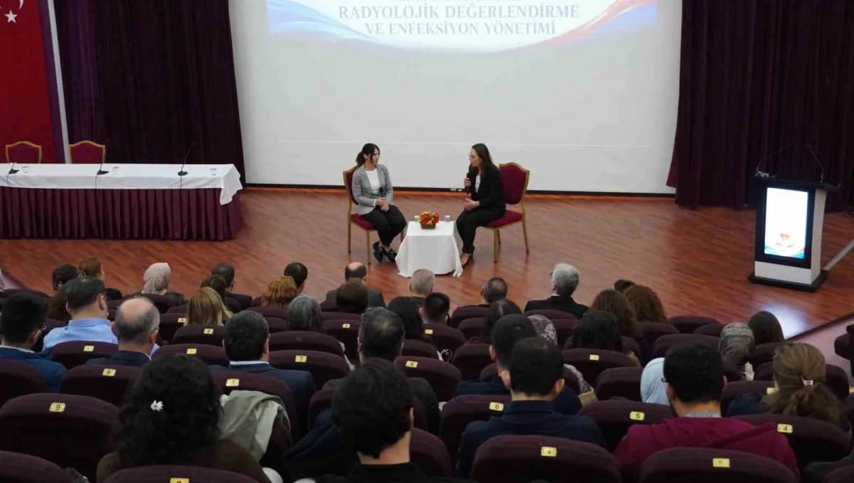 Manisa Celal Bayar Üniversitesi’nde düzenlenen organ bağışı toplantısından görüntü