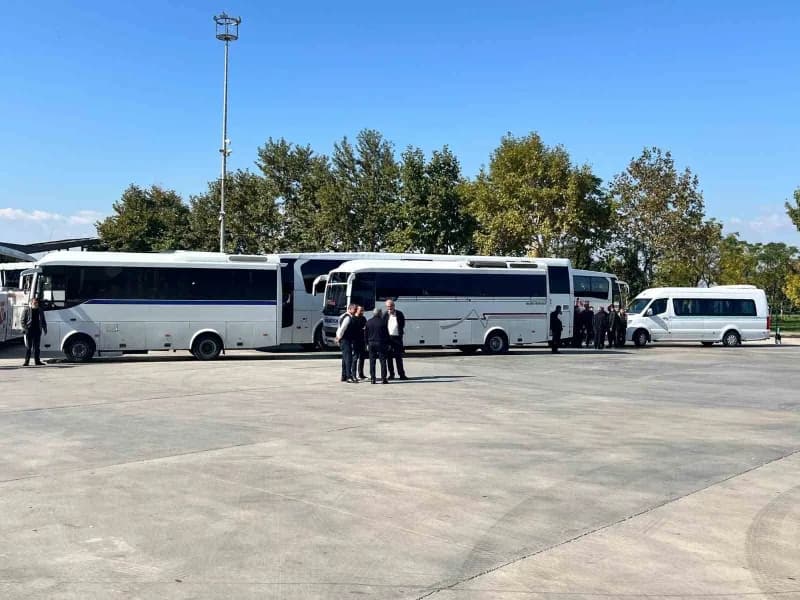 Manisa Büyükşehir Belediyesi Şehirler Arası Otobüs Terminali'nde bilet gişelerinin tahliyesine tepki gösteren eski işlet