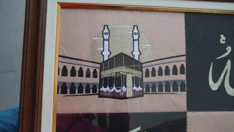 Manisa’da makine nakışı eğitmenliği yapan Bilgin Barutçu, sabah namazına yakın rüyasında gördüğü tasarımı nakış makinesi
