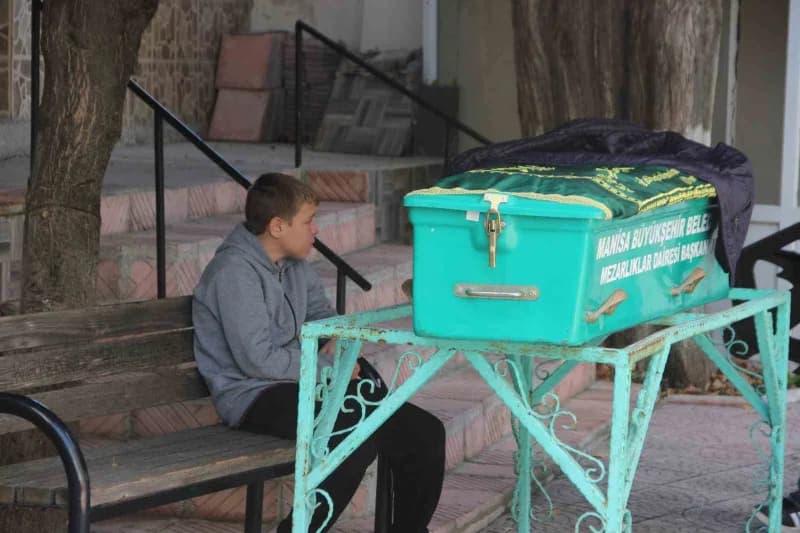 Manisa Soma'da maden kazasında hayatını kaybeden Kerim Ören'in cenaze töreninden bir kare