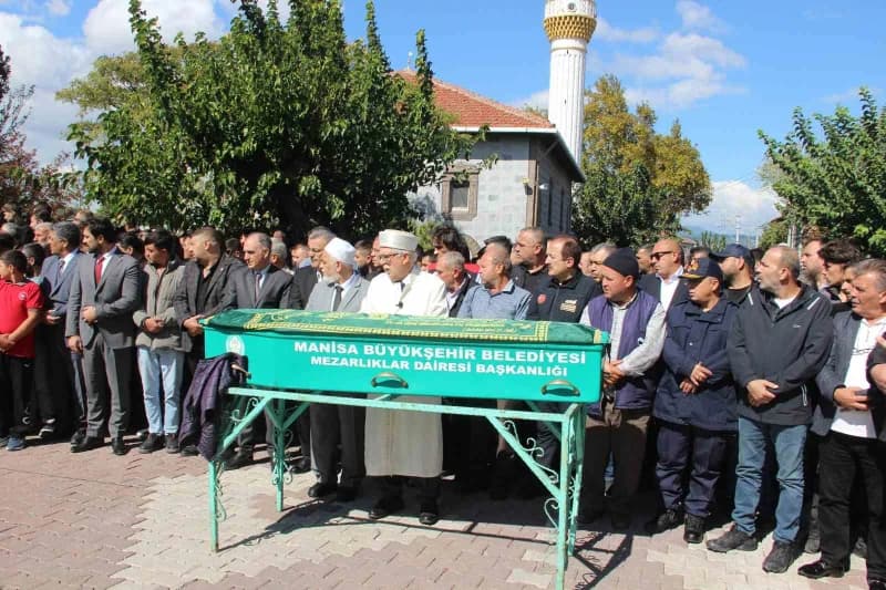 Manisa'nın Soma ilçesinde meydana gelen maden göçüğünde hayatını kaybeden 37 yaşındaki işçi Kerim Ören, cuma namazının a
