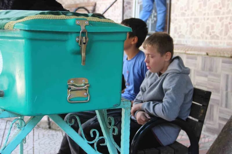 İki çocuk babası Ören'in cenazesinde, 13 yaşındaki büyük oğlu Yaşar'ın babasının tabutunun başından ayrılmaması yürekler
