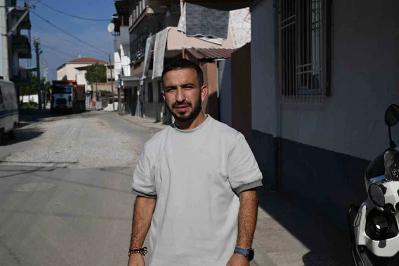 Mahalle sakinlerinden Tuncay Yıldırım, "Birçok insan yağmur yağsın diye dua ederken ben yağmasın diye dua ediyordum" ded