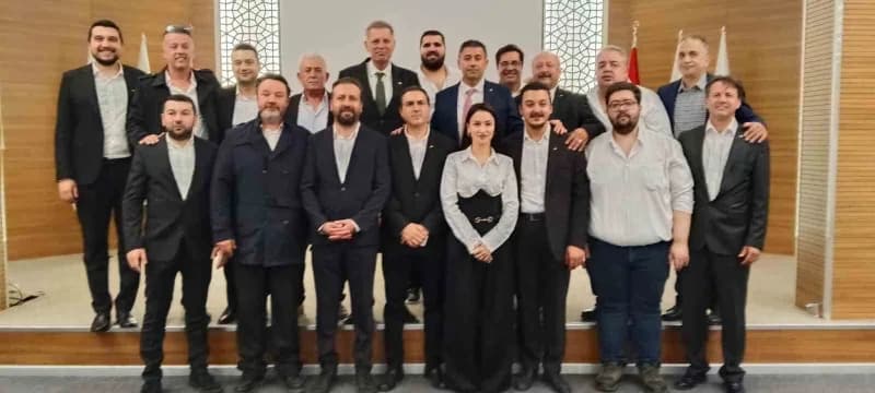 Manisa Ticaret Borsası seçimlerinde Sadık Özkasap oy kullanırken