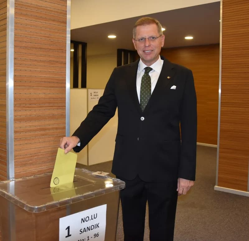 Manisa Ticaret Borsası’nda gerçekleştirilen organ seçimlerinde mevcut başkan Sadık Özkasap yeniden başkan seçildi. Özkas