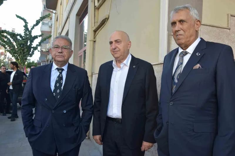 Borsa binasında kurulan sandıklarda oy verme işlemi sürerken, seçimde toplam 182 üyenin oy kullanacağı belirtildi. Manis