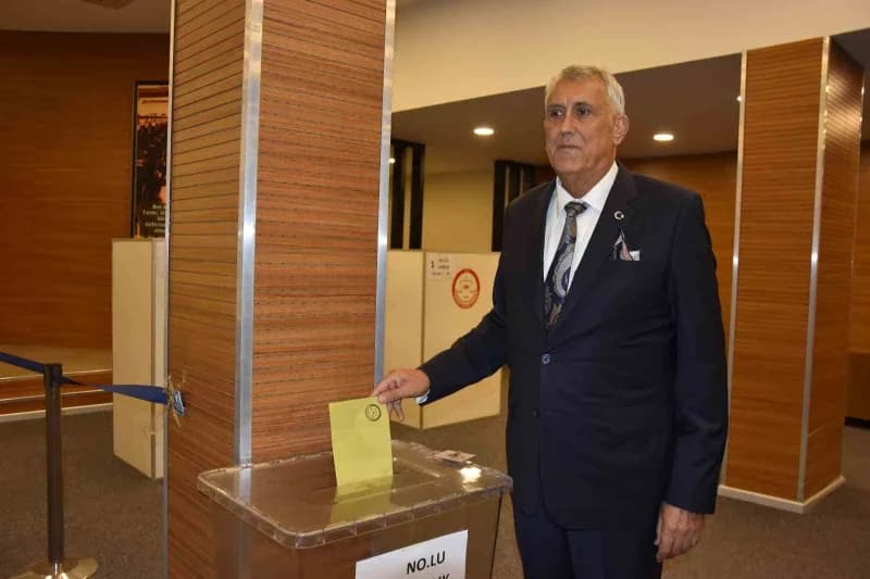 Başkan adayı Rıza Seyyar ise seçimin demokratik ve temiz bir şekilde tamamlanmasını dileyerek, "Bütün temennim sonunda k