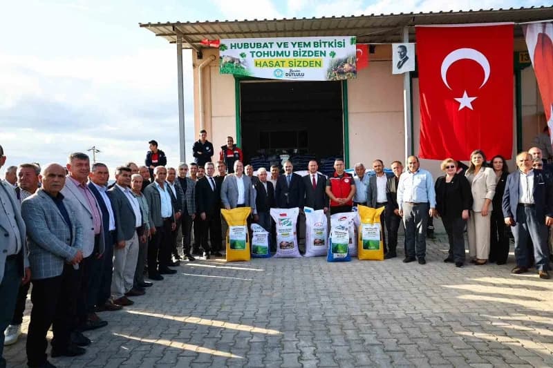Manisa Demirci’de üreticilere tohum dağıtımı ve orman yangınları için su tankerleri teslimi