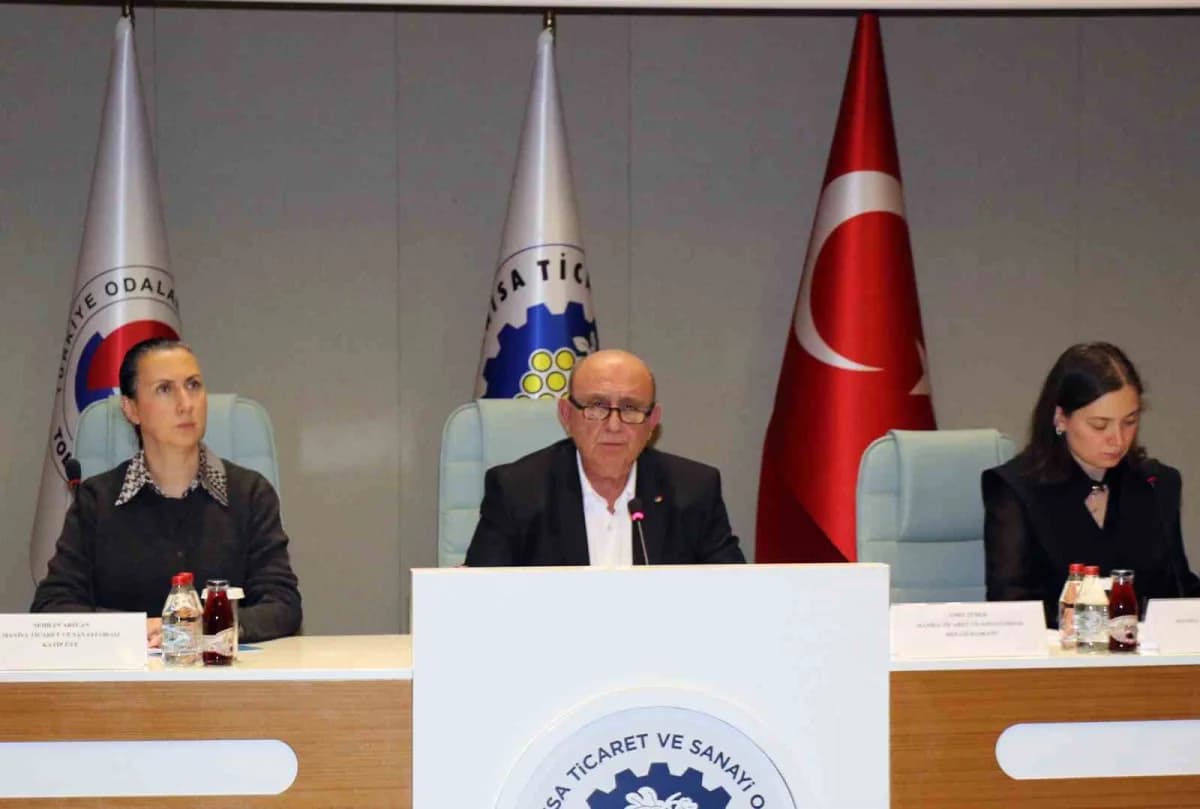 Meclis Başkanı Ümit Türek (Ortadaki)