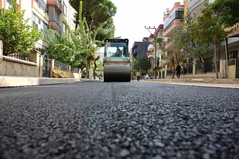 Altyapı, kaldırım ve bordür çalışmalarının ardından yaklaşık 1 kilometrelik güzergâha 3 bin ton sıca