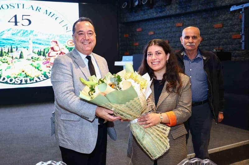 Manisa Büyükşehir Belediye Başkanı Besim Dutlulu, Manisa Dostlar Meclisi’nde vatandaşlarla bir araya gelerek kentin gele