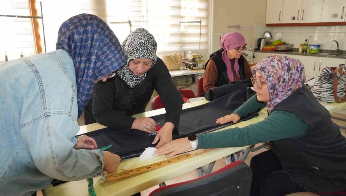Manisa’nın Yunusemre ilçesinde Yaklaşık 10 yıldır kullanılmayan sosyal tesis, dikiş nakış kurslarıyla eğitim yuvasına dö