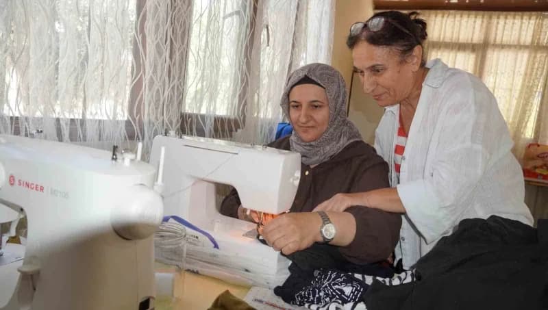Manisa’nın Yunusemre ilçesinde Yaklaşık 10 yıldır kullanılmayan sosyal tesis, dikiş nakış kurslarıyla eğitim yuvasına dö