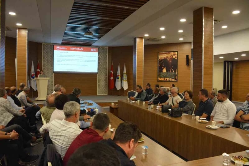 Manisa’da zeytin ve zeytinyağı sektörüne ilişkin toplantı ve üretim değerlendirmesi