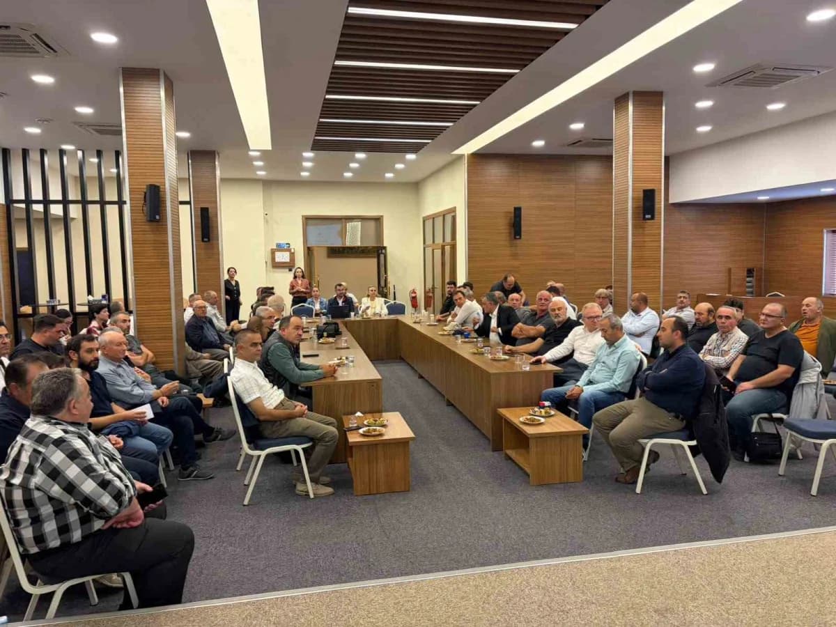 Manisa Ticaret Borsası ev sahipliğinde düzenlenen Toplantıda kentin zeytin ve Zeytinyağı üretimindeki son durumu ele alı