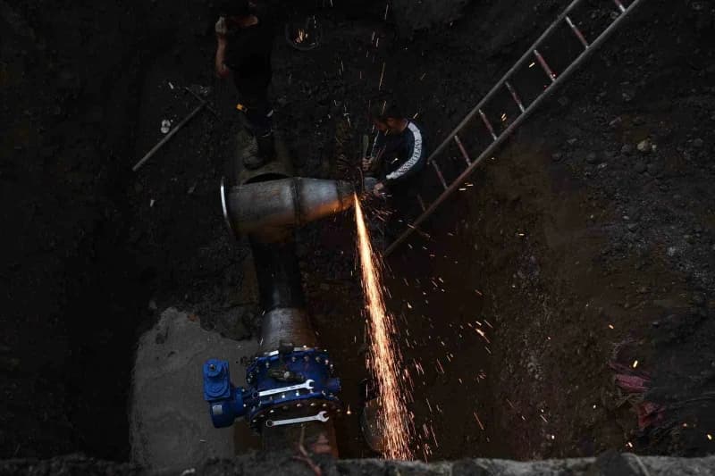 Mahallede 2 yeni sondaj kuyusu açılırken ekonomik ömrünü tamamlayan 500’lük ana vana da yenilendi.