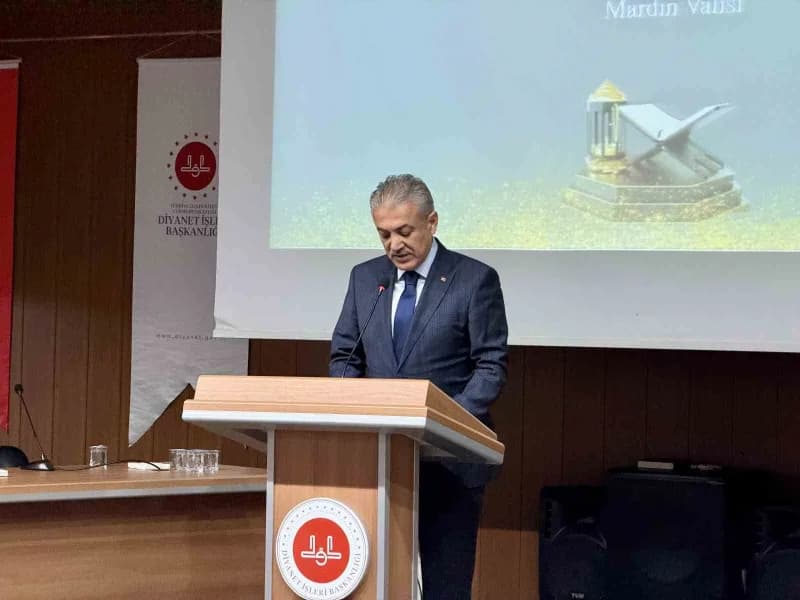 Programda konuşan Mardin Valisi ve büyükşehir belediye başkan vekili Tuncay Akkoyun, Türkiye finalinde yarışan öğrencile