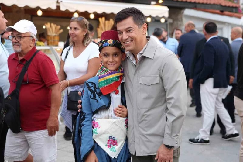 Muğla’nın Marmaris ilçesinde bu yıl ikincisi düzenlenen Marmaris Deniz Ürünleri Festivali, Selimiye’de başladı.