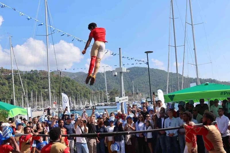 37. Marmaris Uluslararası Yat Yarışları ile eş zamanlı düzenlenen Marmaris Oktoberfest, renkli korte