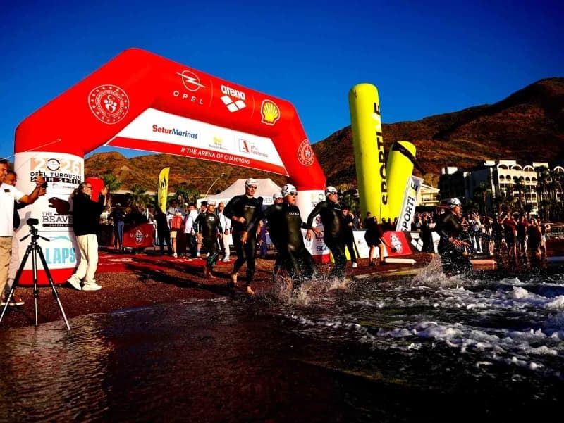 Marmaris'te 22 ülkeden 2 bin 400 yüzücü kulaç atıyor