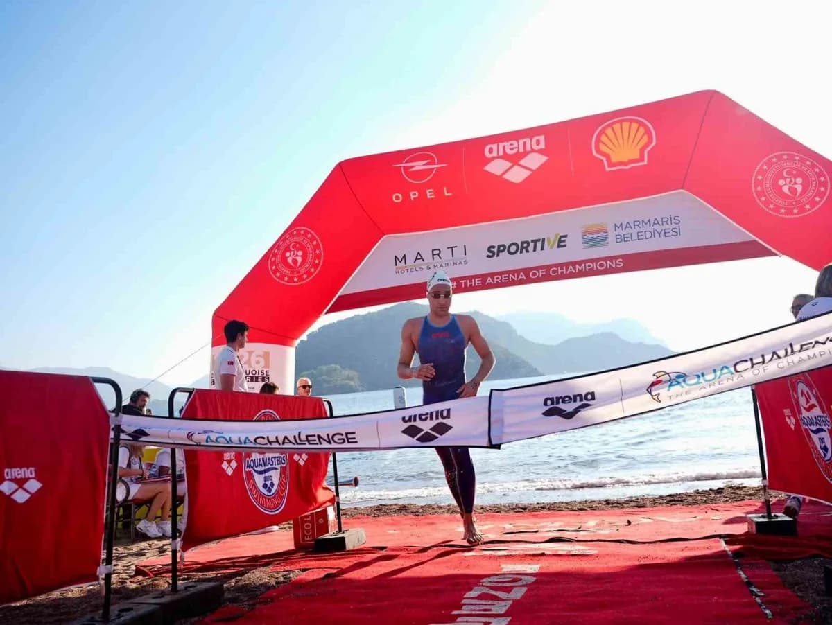 Marmaris'te 22 ülkeden 2 bin 400 yüzücü kulaç atıyor