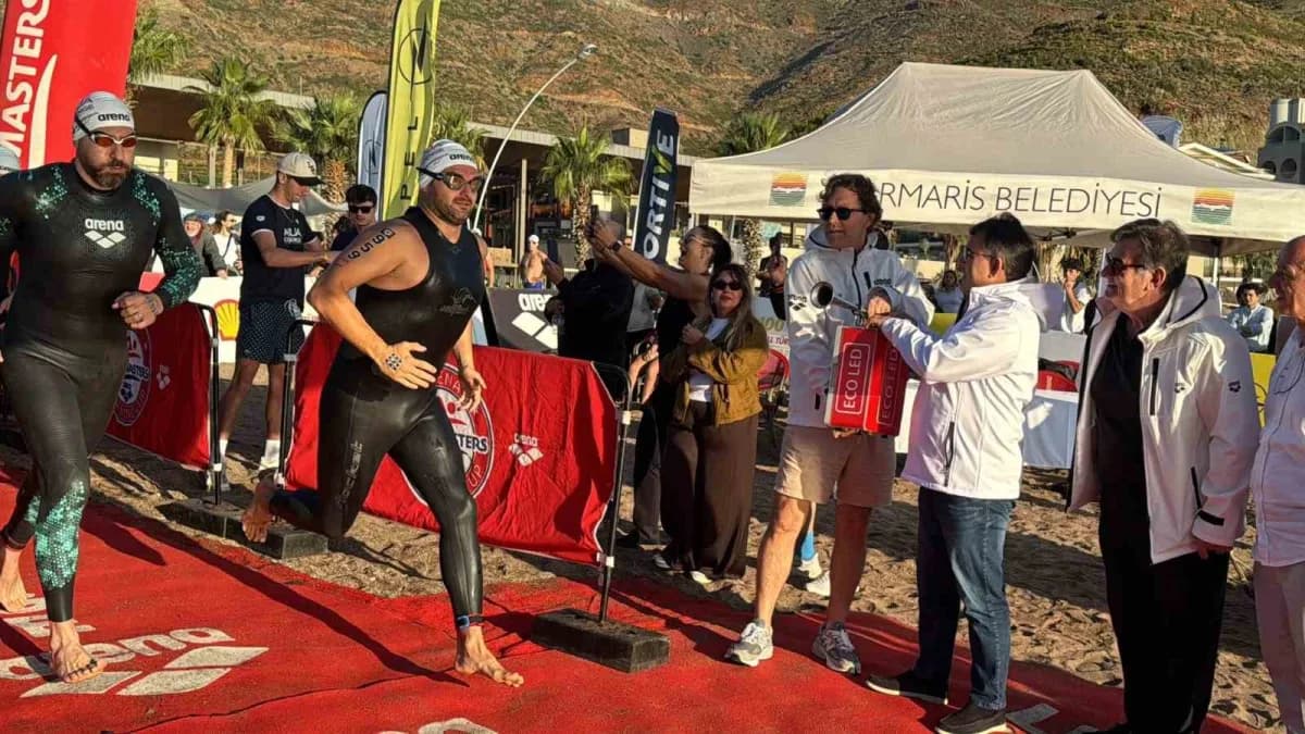 Muğla Marmaris’te 27. Uluslararası Arena AquaChallenge Yüzme Şampiyonası’nda sporcular açık su yarış