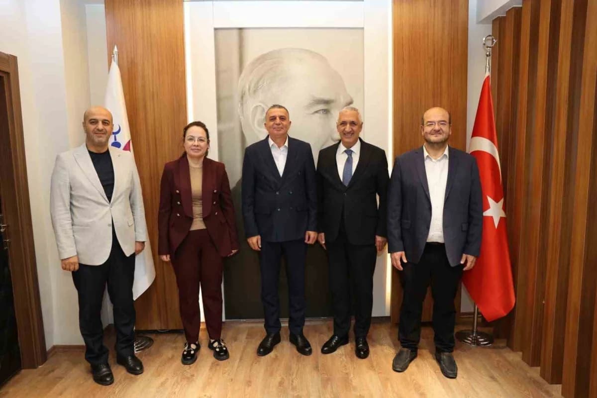 MASKİ Genel Müdürü Ali Kılıç ve heyeti Şehzadeler ve Yunusemre belediye başkanları ile altyapı çalışmaları görüşmesinde
