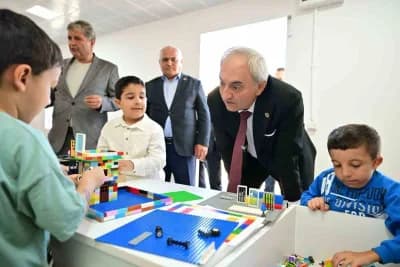 Mavi Dünya Otizm ve Down Sendromu Tematik Parkı’nda özel çocuklar ve aileleri ile Kepez Belediye Başkanı Mesut Kocagöz v