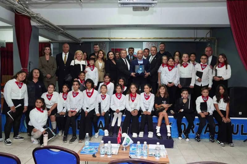 Mavi Nefes Projesi kapsamında yürütülen Mavi Nefes Eğitim Otobüsü, projenin 6. Yılında ikinci durağı Ayvalık’ta öğrencil