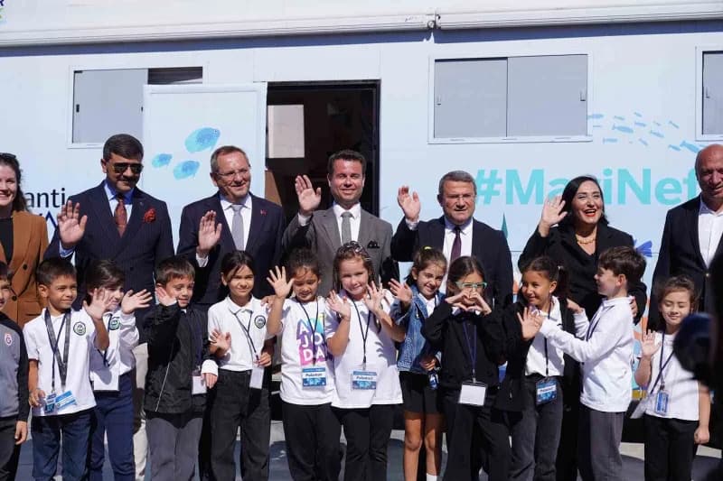 Mavi Nefes Projesi kapsamında yürütülen Mavi Nefes Eğitim Otobüsü, projenin 6. Yılında ikinci durağı Ayvalık’ta öğrencil