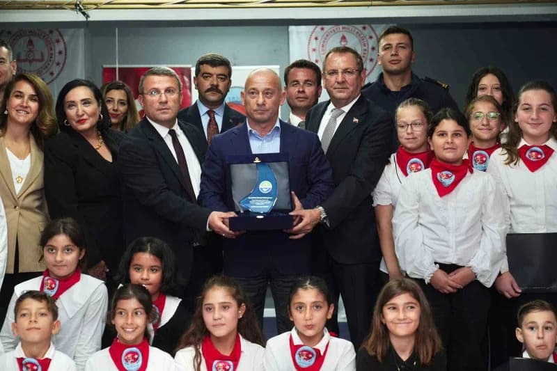 Mavi Nefes Projesi kapsamında yürütülen Mavi Nefes Eğitim Otobüsü, projenin 6. Yılında ikinci durağı Ayvalık’ta öğrencil