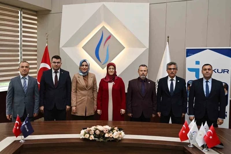 Manisa Celal Bayar Üniversitesi (MCBÜ) öğrencilerine Çalışma hayatında deneyim kazanma fırsatı sunan