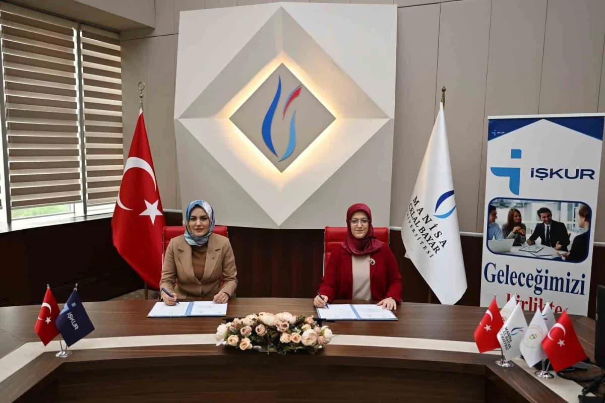 Manisa Çalışma ve İş Kurumu İl Müdürü Günseli Kervan Tufan (Soldaki) ve MCBÜ Rektörü Prof. Dr. Rana
