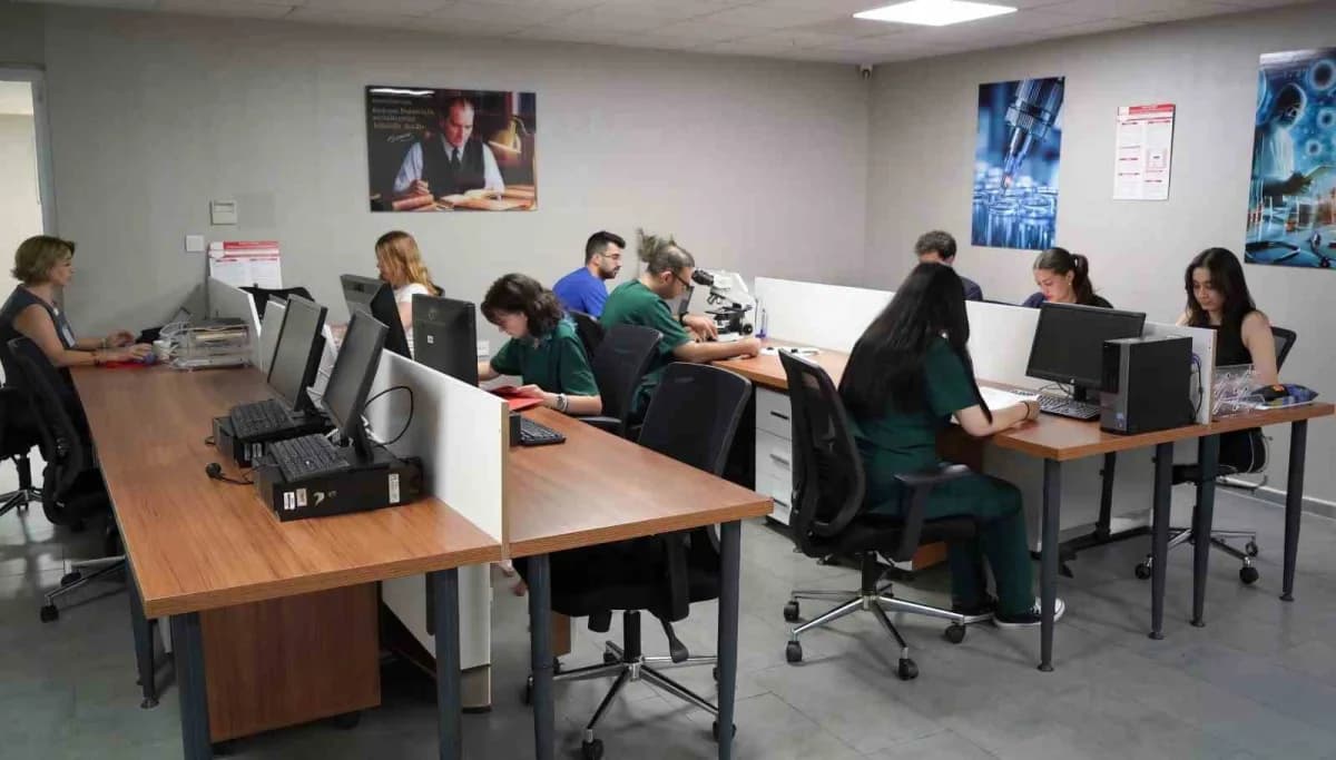 Klinik deneyim ile mühendislik gücünü aynı çatı altında buluşturarak geleceğin tıp teknolojilerine yön vermeyi hedefleye