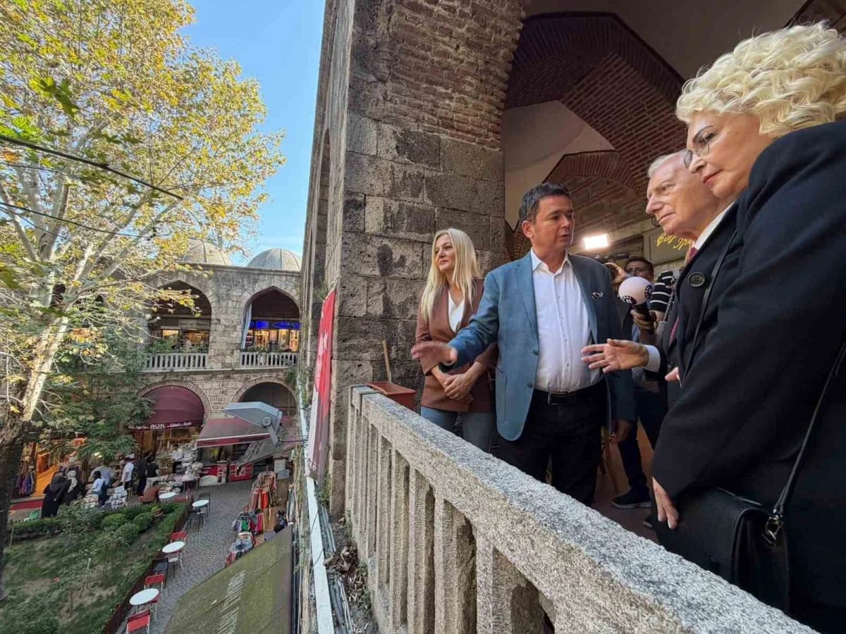 Osmangazi Belediye Başkanı Erkan Aydın, Mudanya Mütarekesi’nin 104. Yıl dönümü kapsamında Bursa’ya gelen Prof. Dr. Mehme
