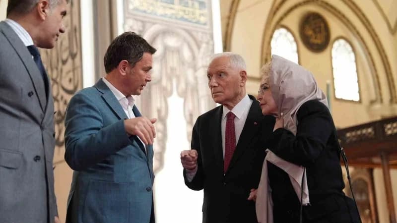 Osmangazi Belediye Başkanı Erkan Aydın, Mudanya Mütarekesi’nin 104. Yıl dönümü kapsamında Bursa’ya gelen Prof. Dr. Mehme