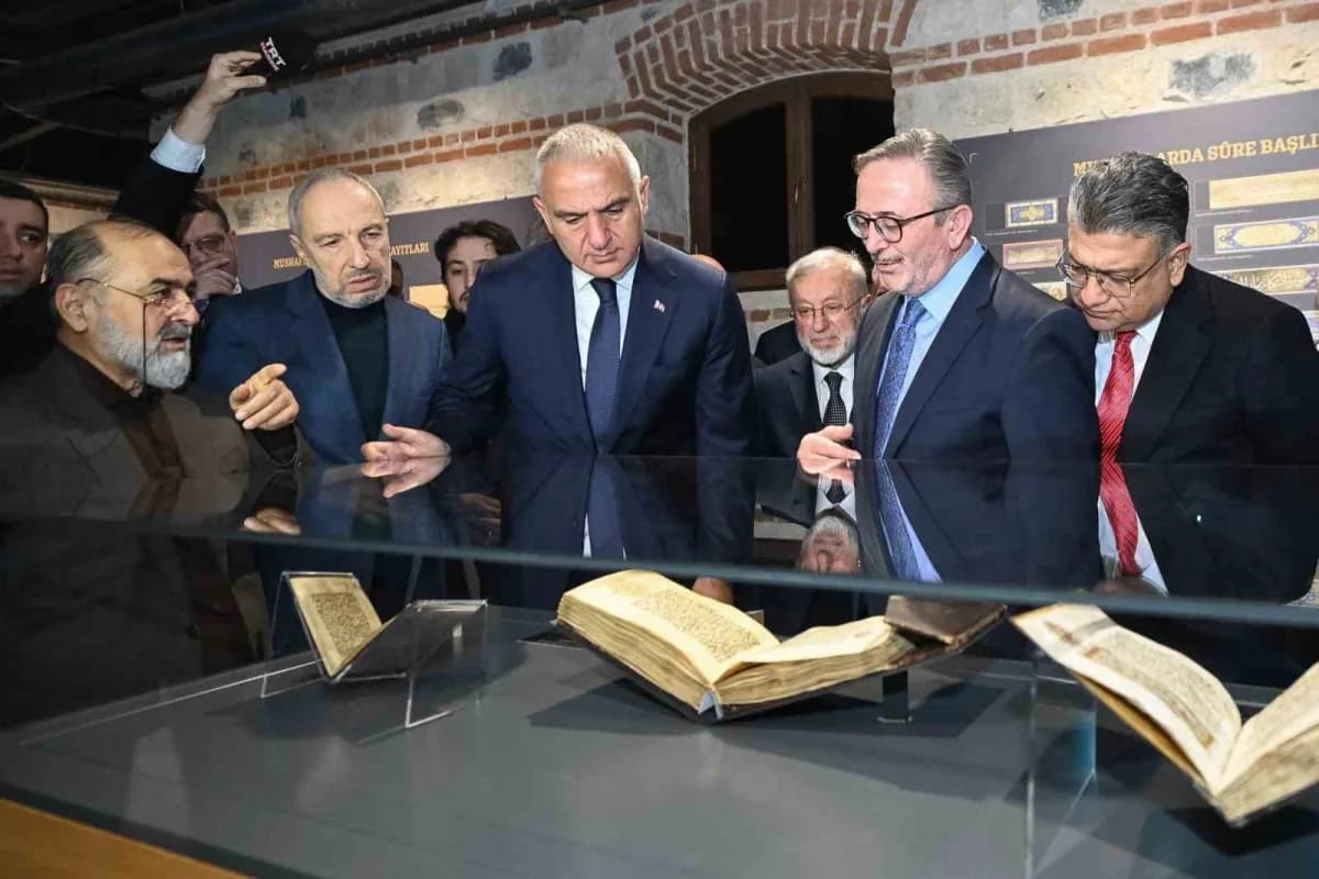 Kültür ve Turizm Bakanı Mehmet Nuri Ersoy, dünyaca tanınan hattat Mehmet Özçay’ın dört buçuk yılda tamamladığı ve yüz bi
