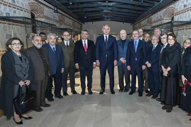 Kültür ve Turizm Bakanı Mehmet Nuri Ersoy, dünyaca tanınan hattat Mehmet Özçay’ın dört buçuk yılda tamamladığı ve yüz bi