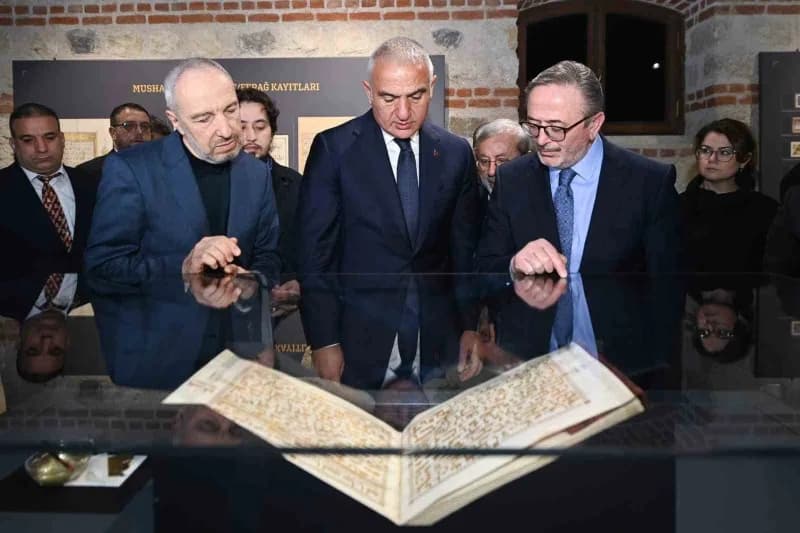 Kültür ve Turizm Bakanı Mehmet Nuri Ersoy, dünyaca tanınan hattat Mehmet Özçay’ın dört buçuk yılda tamamladığı ve yüz bi