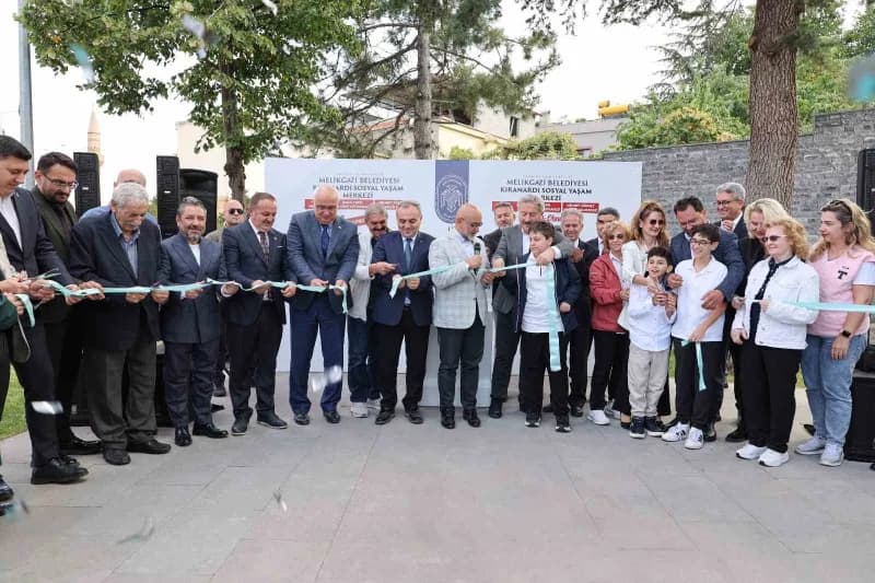 Melikgazi Belediyesi, Kıranardı Mahallesi’nde hayırsever iş birliğiyle hayata geçirdiği içerisinde İsmail Tekin Akıl Küp